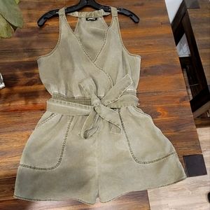 Express Romper with belt and pockets 🔥